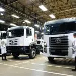 Aumento de produção de veículos pesados tem relação com demanda de prefeituras, especialmente na área de limpeza urbana | Foto: Divulgação/Volkswagen