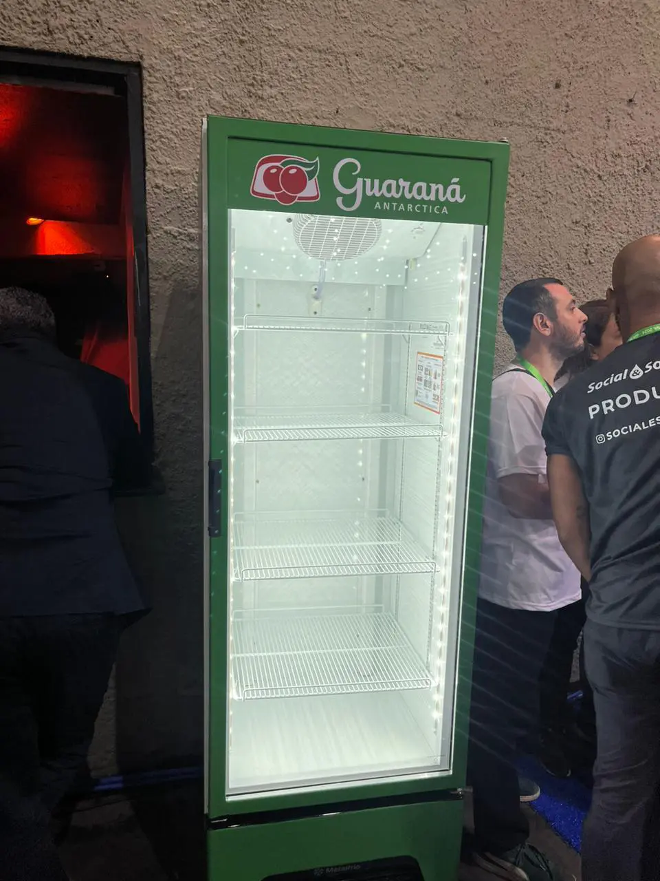 Geladeira vazia na sala de imprensa do G20 no Rio de Janeiro