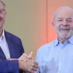 Geraldo Alckmin, 72 anos, e Lula, 79: presente de aparente amizade e passado de grandes confrontos verbais | Foto: Divulgação/PT
