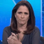 Foto de Ana Luiza Guimarães na bancada do Jornal Nacional