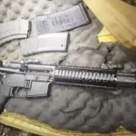 Perícia confirma que armas achadas em terreno foram usadas na execução de delator do PCC