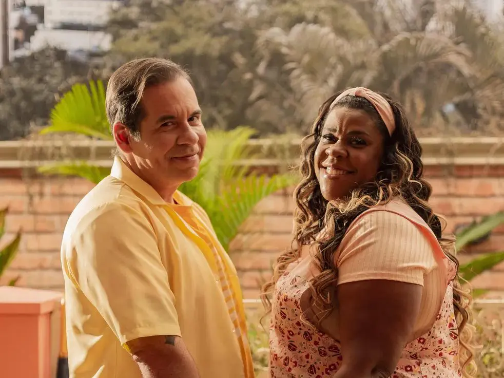 Leandro Hassum e Cacau Protásio, da Rede Globo, protagonizam a série | Foto: Multishow/Carolina Demper/Divulgação