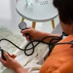 Doenças como a demência são consequência do descuido com a pressão arterial que pode comprometer o fluxo sanguíneo e afetar seriamente o funcionamento do cérebro | Foto: Reprodução/Redes sociais