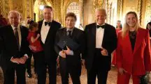 Da esquerda para a direita: o chanceler argentino, Gerardo Werthein; o empresário Elon Musk; o presidente da Argentina, Javier Milei; o presidente eleito dos EUA, Donald Trump e a secretária-geral da Presidência da Argentina, Karina Milei | Foto: Reprodução/@OPRArgentina/Twitter/X