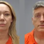 Jon e Carie Hallford foram presos por manter funerária irregular | Foto: CBS Colorado/Reprodução