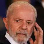 Lula que "nunca fez um real esforço" para promover a tal "grande renovação política" que anuncia.