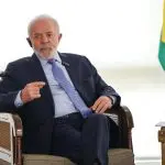 Bandeira eleitoral de Lula, política de valorização salarial atrelada ao PIB é insustentável, diz o Estadão