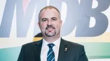Em outubro, Ricardo Maia ordenou que um funcionário derrubasse, com um trator, a cerca e a porteira da propriedade na Bahia