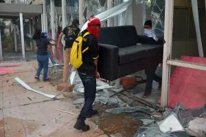 Manifestantes da esquerda depredaram o Congresso Nacional em maio de 2017 | Foto: Arquivo/Reprodução/EBC