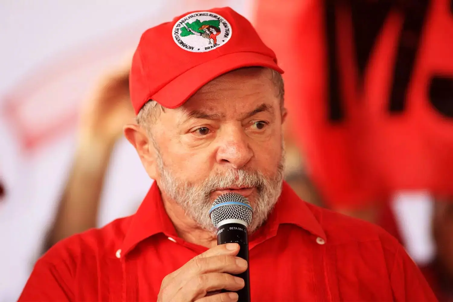 Enquanto acompanha seu índice de reprovação aumentar junto à população, Lula precisa conviver com o descontentamento de aliados que reclamam de lentidão na reforma agrária | Foto: Divulgação/MST