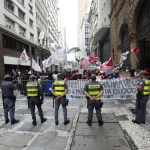 Tarcísio aumenta meta de privatizações, a despeito de protestos