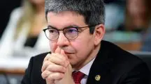 Randolfe Rodrigues é senador da República e ocupa o cargo de líder do governo no Congresso; ele foi citado em caso de emendas | Foto: Pedro França/Agência Senado