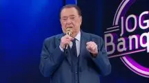 Foto de Raul Gil apresentando seu programa no SBT