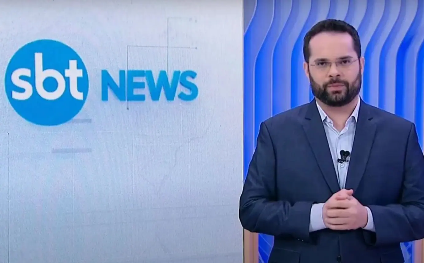 O jornalista Marcelo Casagrande, do SBT News, foi um dos afetados pelas demissõe