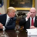 Donald Trump e Thomas Homan, o 'czar das fronteiras' | Foto: Reprodução/Redes sociais
