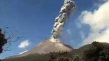vulcão indonésia