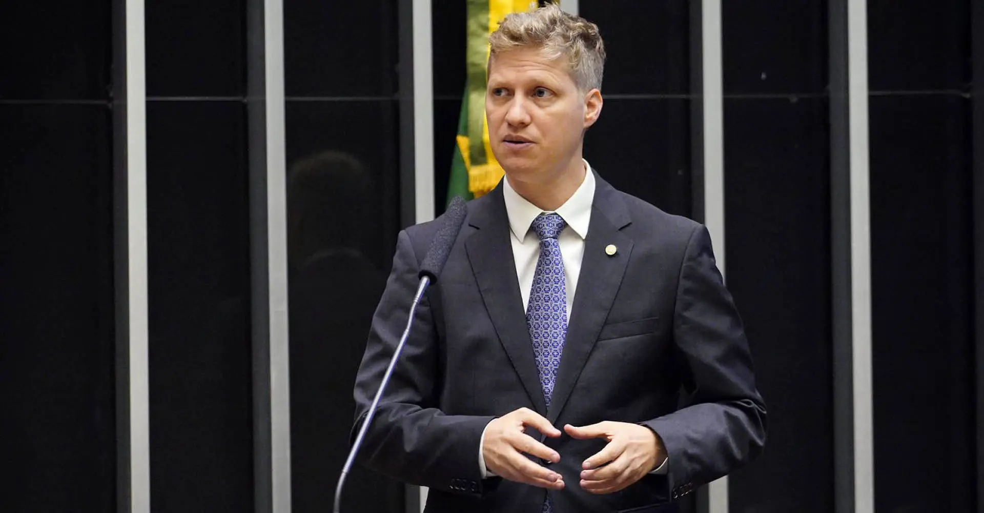 Deputado Marcel van Hattem na tribuna | Foto: Pablo Valadares/Câmara dos Deputados