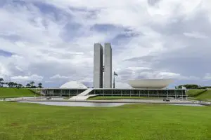 Câmara ; Fachada do Congresso Nacional, a sede das duas Casas do Poder Legislativo brasileiro, o Senado e a Câmara, em Brasília