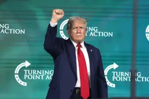 Donald Trump foi eleito presidente dos Estados Unidos em 2024 e retorna ao cargo a partir de 2025