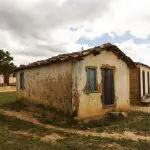 Vista de casebre no povoado do Bananal, comunidade remanescente de quilombos, na região de Rio de Contas (BA), para a matéria do Censo 2022 do IBGE