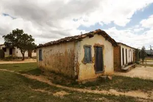 Vista de casebre no povoado do Bananal, comunidade remanescente de quilombos, na região de Rio de Contas (BA), para a matéria do Censo 2022 do IBGE
