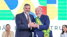 À esquerda, Paulo Pimenta; à direita, Luiz Inácio Lula da Silva