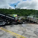 Investigação vai apurar diversos detalhes, entre eles, qual era a posição do carro de passeio que aparece destruído sob a carreta | Foto: PRF/Divulgação