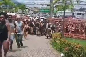 Servidores invadem Prefeitura de Belford Roxo