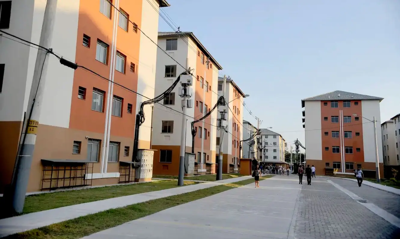 Controladoria-Geral da União apontou que há áreas em poder dos militares que poderia servir para a construção de conjuntos habitacionais
