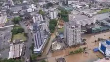 Chuva intensa causa inundação no Estado de Santa Catarina