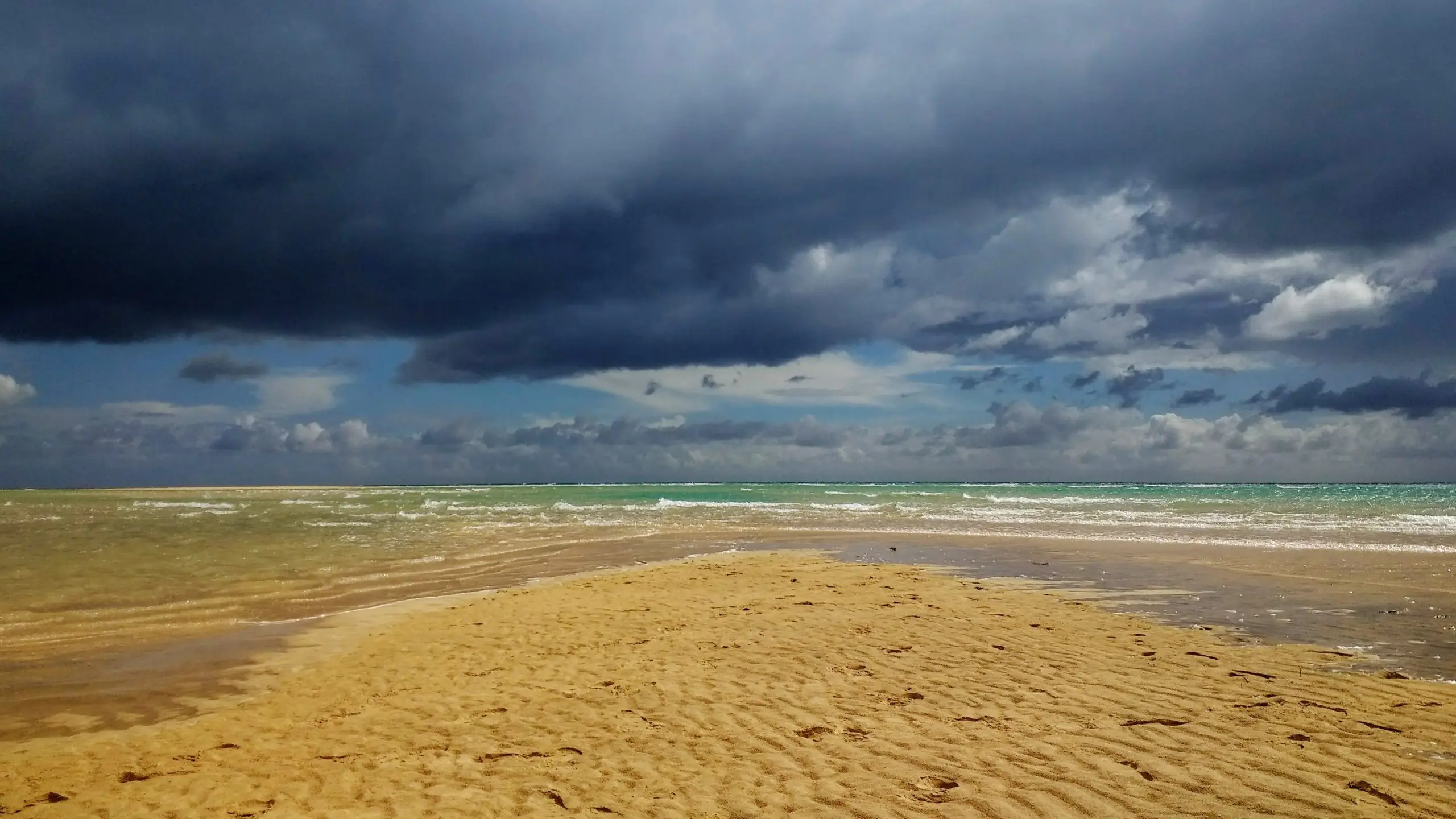 No Espírito Santo, Vitória terá um clima mais quente, com 34°C no sábado e 35°C no domingo | Foto: Reprodução/Freepik