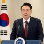 Yoon Suk Yeol profere um discurso à nação, no Gabinete Presidencial em Seul, Coreia do Sul, em 12 de dezembro de 2024 – Foto: Divulgação/Gabinete Presidencial/Reuters