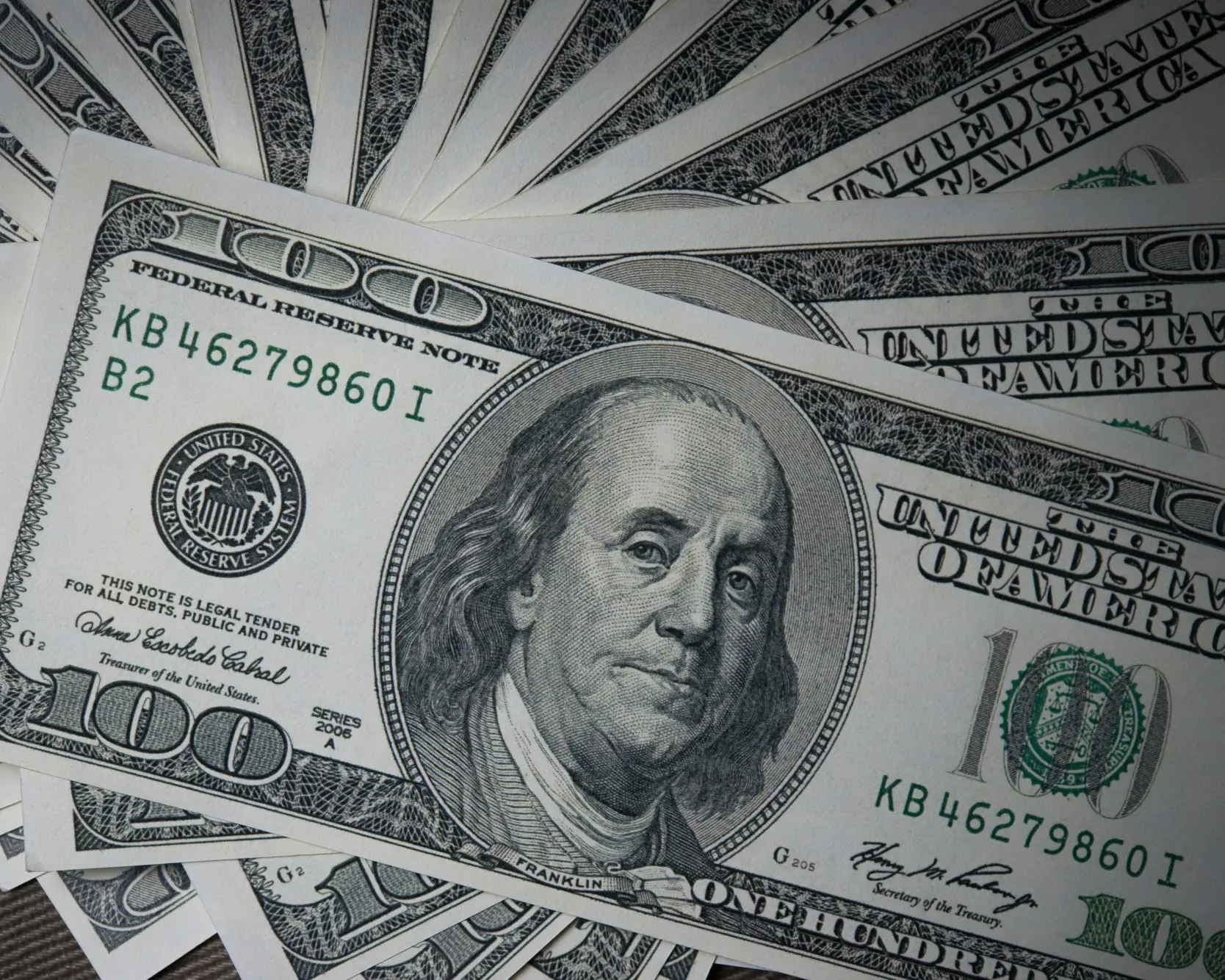 De acordo com a AGU, 'a notícia falsa prejudicou ações do governo para conter o preço do dólar', em disparada nos últimos dias | Foto: Reprodução/Freepik
