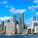 O solo de Miami, nos EUA, é composto por rocha calcária, que possui certa elasticidade, o que provoca movimentos nas fundações dos edifícios | Foto: Reprodução/Twitter/X