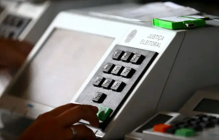 Eleições 2024: Justiça e PF investigam fraude por transferência em massa de eleitores