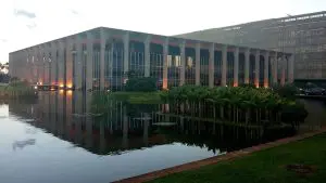 Fachada do Itamaraty; Ministério das Relações Exteriores expressa preocupação com a situação na Síria