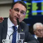 Flávio Bolsonaro (PL/RJ) descarta sugestão de Ciro Nogueira (PP/PB) e diz que pretende permanecer no Congresso como senador | Foto: Flávio Bolsonaro (foto) disse que pretende concorrer à reeleição no Senado em 2026 Andressa Anholete/Agência Senado