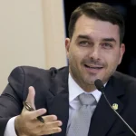Flávio Bolsonaro critica governo Lula