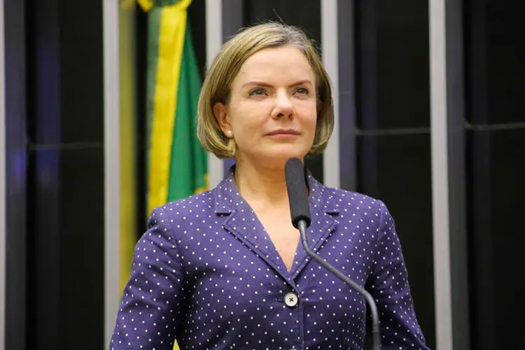 Gleisi Hoffmann, que criticou o vídeo da Marinha, é presidente nacional do PT