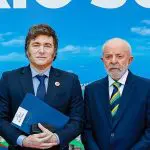 Javier Milei, presidente da Argentina, e Luiz Inácio Lula da Silva, presidente do Brasil, na Cúpula do G20, no Rio de Janeiro. O Estadão comparou a ação dos dois líderes na economia de seus países
