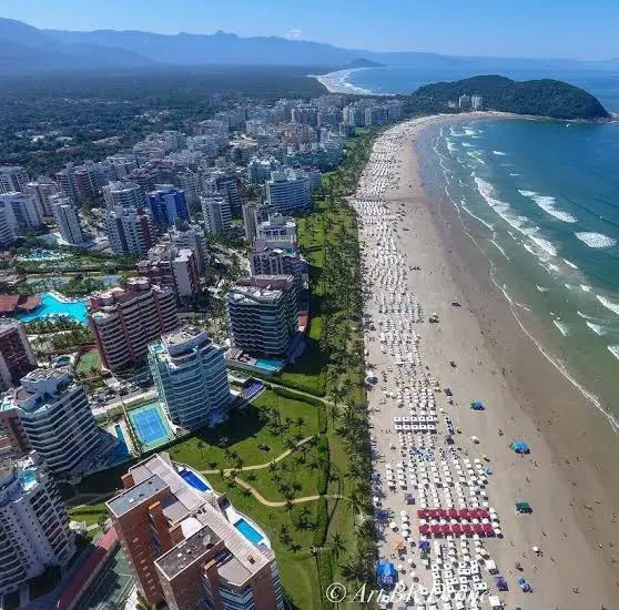 Orla marítima de Guarujá: um dos principais pontos de atenção das autoridades públicas de São Paulo | Foto: Reprodução/Twitter/X