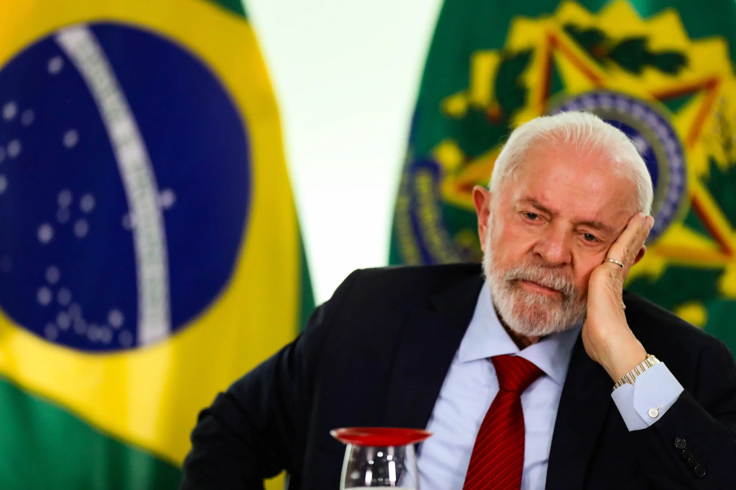 Lula passa por nova cirurgia para impedir sangramento na região cerebral