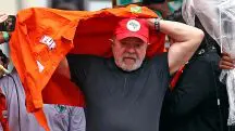 Lula com a jaqueta da Petrobras