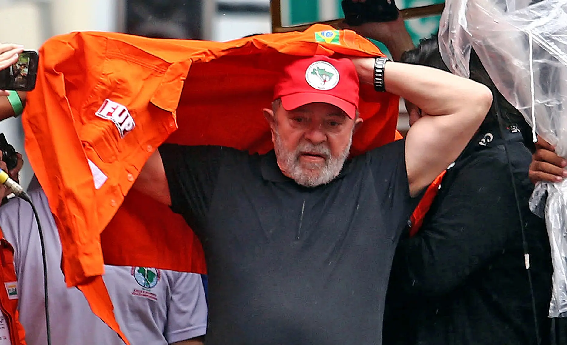 Lula com a jaqueta da Petrobras