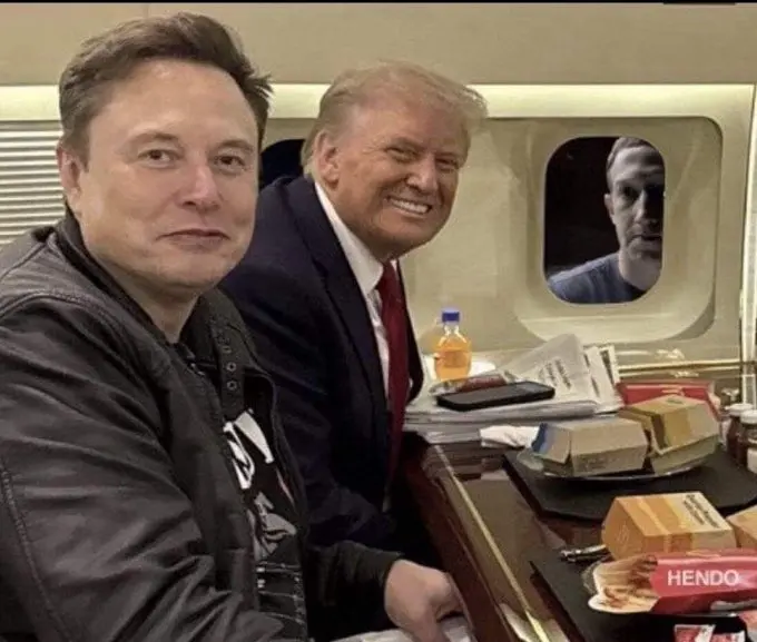 Fotomontagem que correu o mundo pelas redes sociais mostra Mark Zuckerberg espiando a proximidade do concorrente Elon Musk com Donald Trump | Foto: Reprodução/Redes sociais
