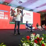 Em um dos painéis apresentados, o próprio PT reconhece que grande parte dos trabalhadores não quer ficar sob a tutela de um Estado que promete mas não entrega resultado e liberdade | Foto: Divulgação/PT