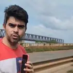 O vereador Elias Junior estava denunciando a precariedade da via, que apresentava rachaduras. Quando, de repente, a ponte caiu | Foto: Reprodução/Redes sociais