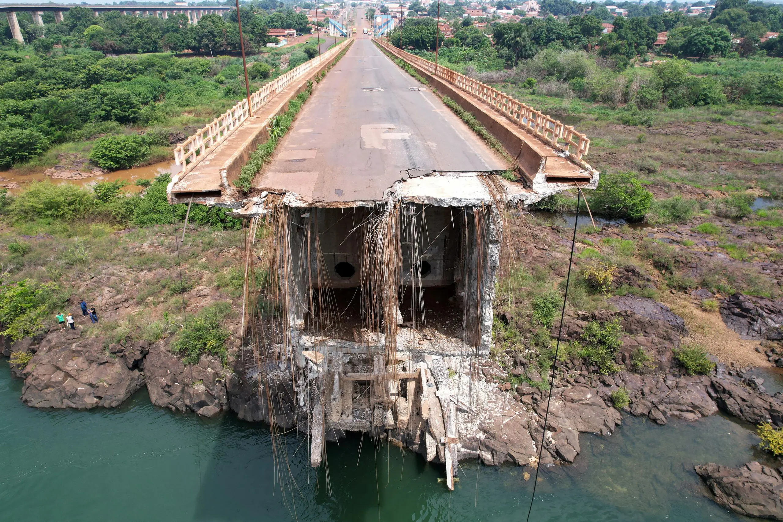 Drone mostra a Ponte Juscelino Kubitschek, entre Aguiarnópolis, no Tocantins, e Estreito, no Maranhão - 24/12/2024 | Foto: Mauricio Marinho/Reuters