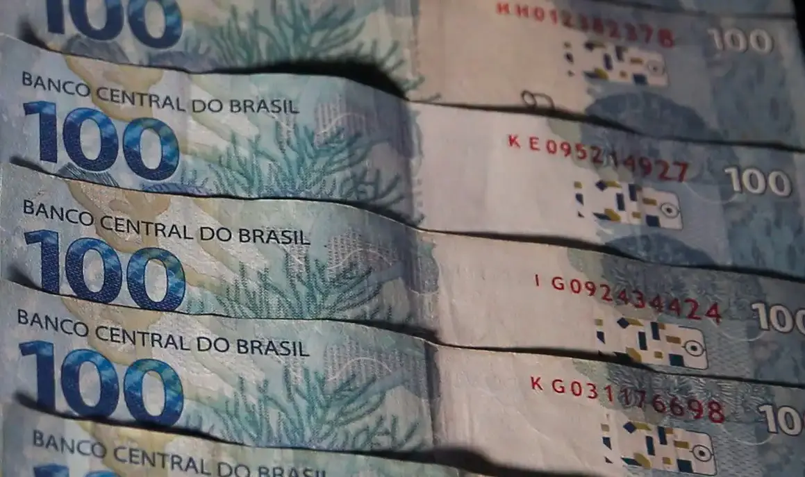 O cálculo do salário mínimo leva em conta a inflação dos últimos 12 meses, encerrando-se em novembro, e o crescimento do Produto Interno Bruto (PIB) dos dois anos anteriores | Foto: José Cruz/Agência Brasil