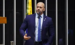 Daniel Silveira tem liberdade condicional revogada por Moraes do STF